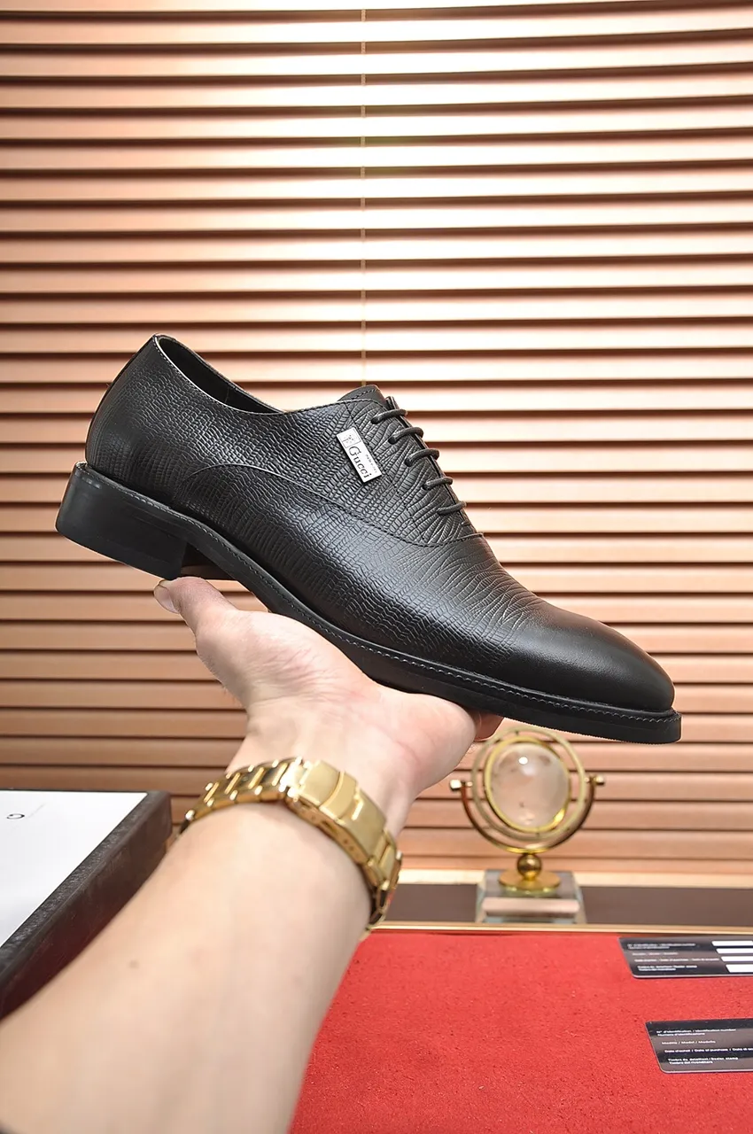 Men's shoes💰460💶Italy's top luxury men's shoes giant [GUCCI Gucci] has a new model 🍃Original European style🔰 Pleasant to the eye😍In order to make the shoes more durable and non-deformable🌀The production continues to follow traditional methods but there is still no lack of innovation💪The original cowhide is chosen for the leather♻️ Smooth, natural and exceptionally bright⭐Made of imported cowhide, the first choice of the rich 38-45 (45 customized)